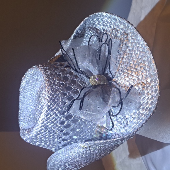 VIDEO/NOT ORDINARY  BUT, EXTRODINARY - Picture 5 of 11